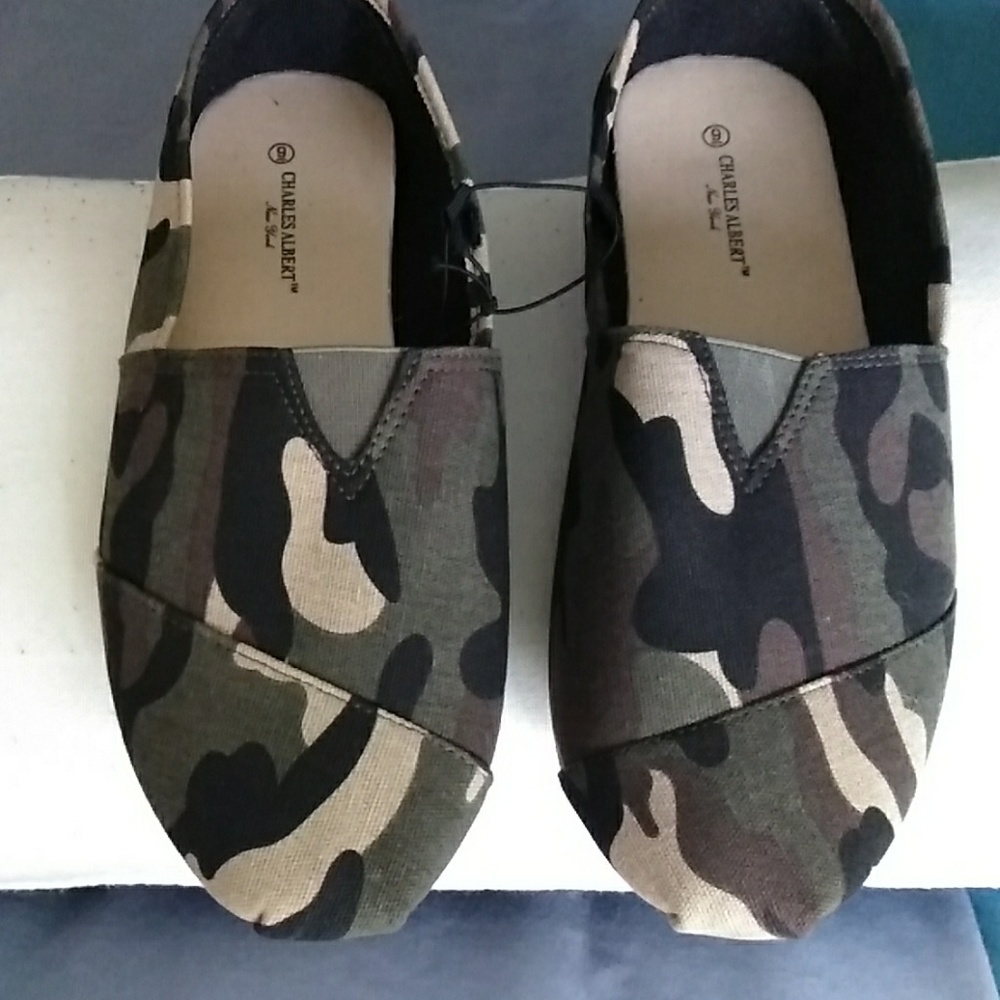 Camp print slip on shoes